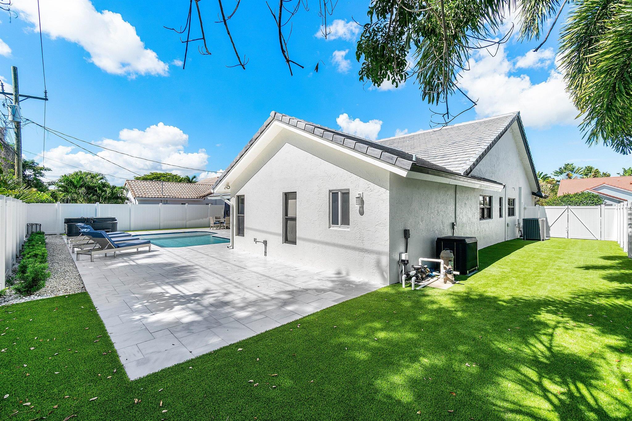 BOCA RATON SQUARE - Residential