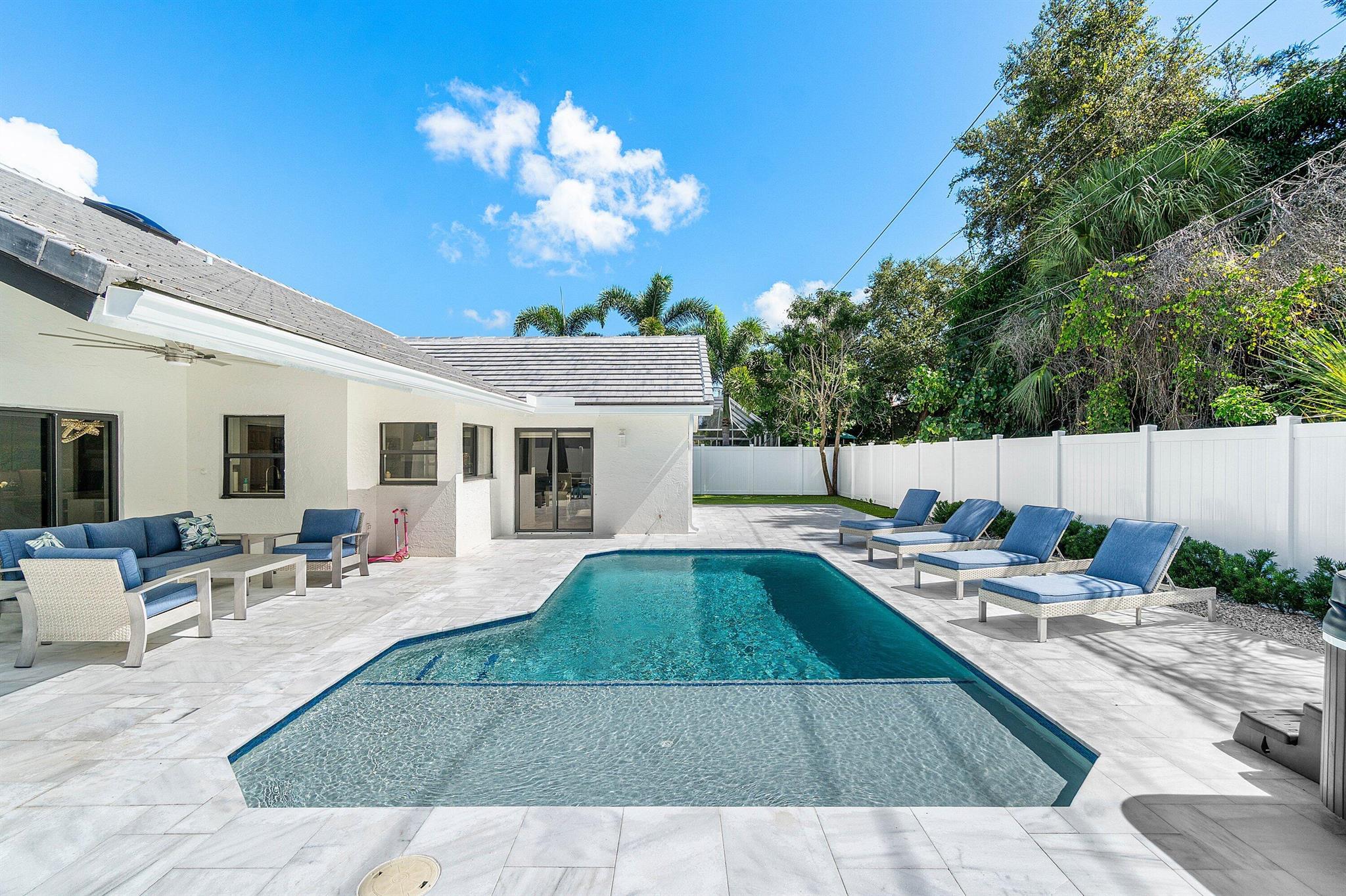 BOCA RATON SQUARE - Residential