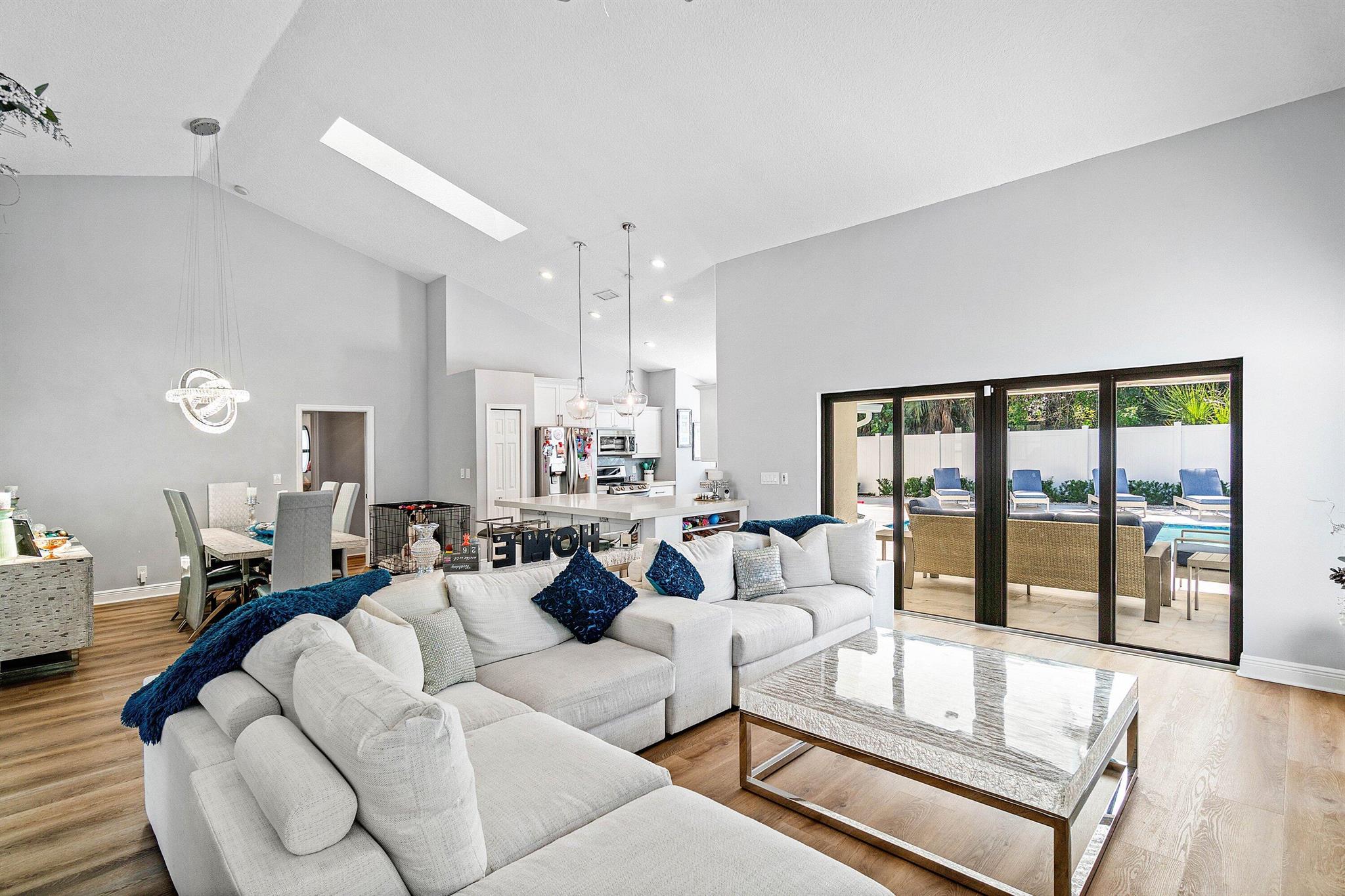 BOCA RATON SQUARE - Residential