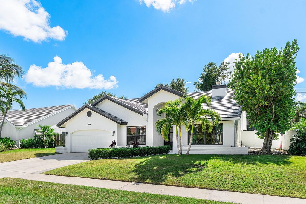 Photo of 1338 SW 3rd Street, Boca Raton, FL 33486 (MLS # R11135244)