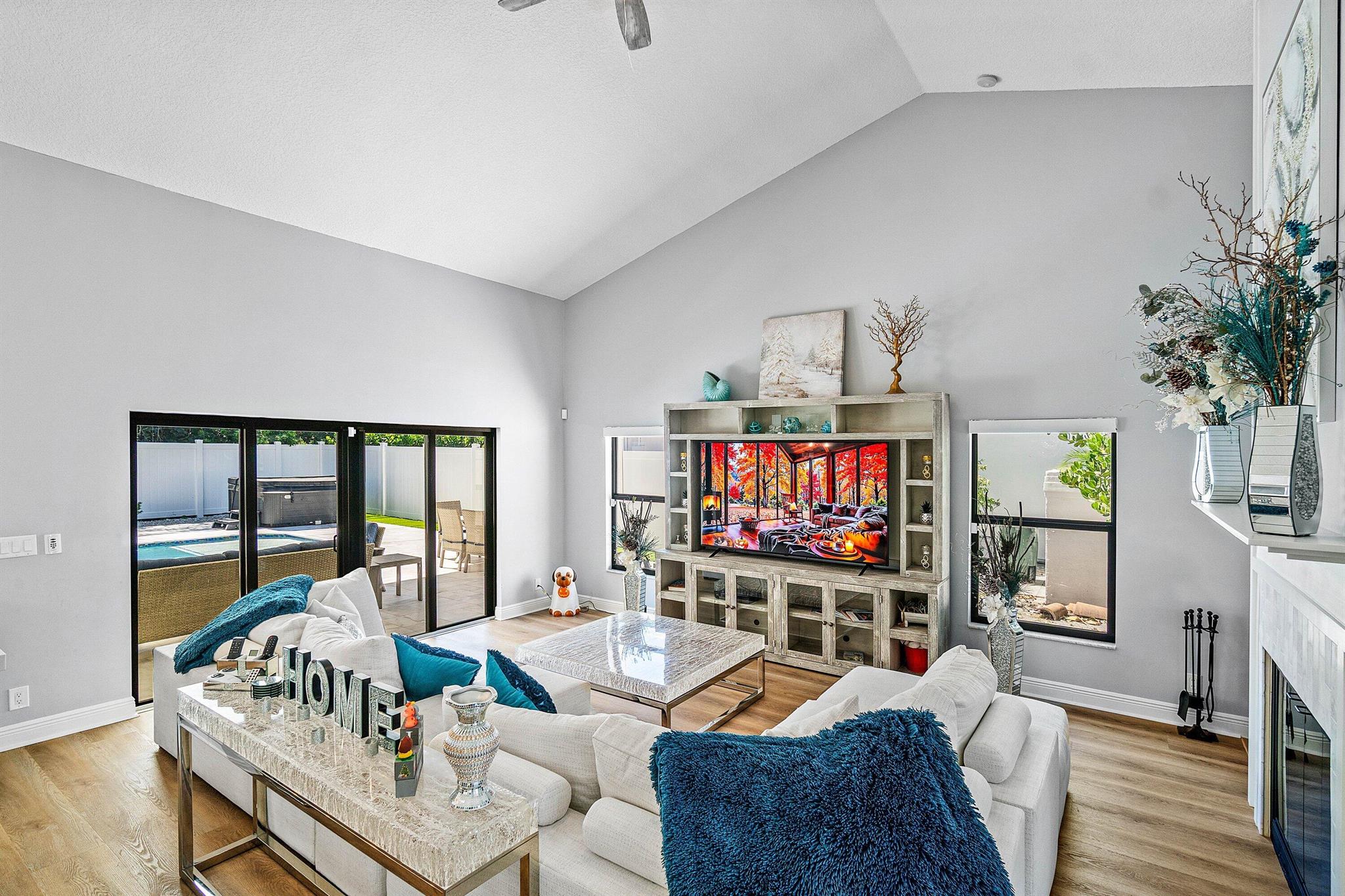 BOCA RATON SQUARE - Residential