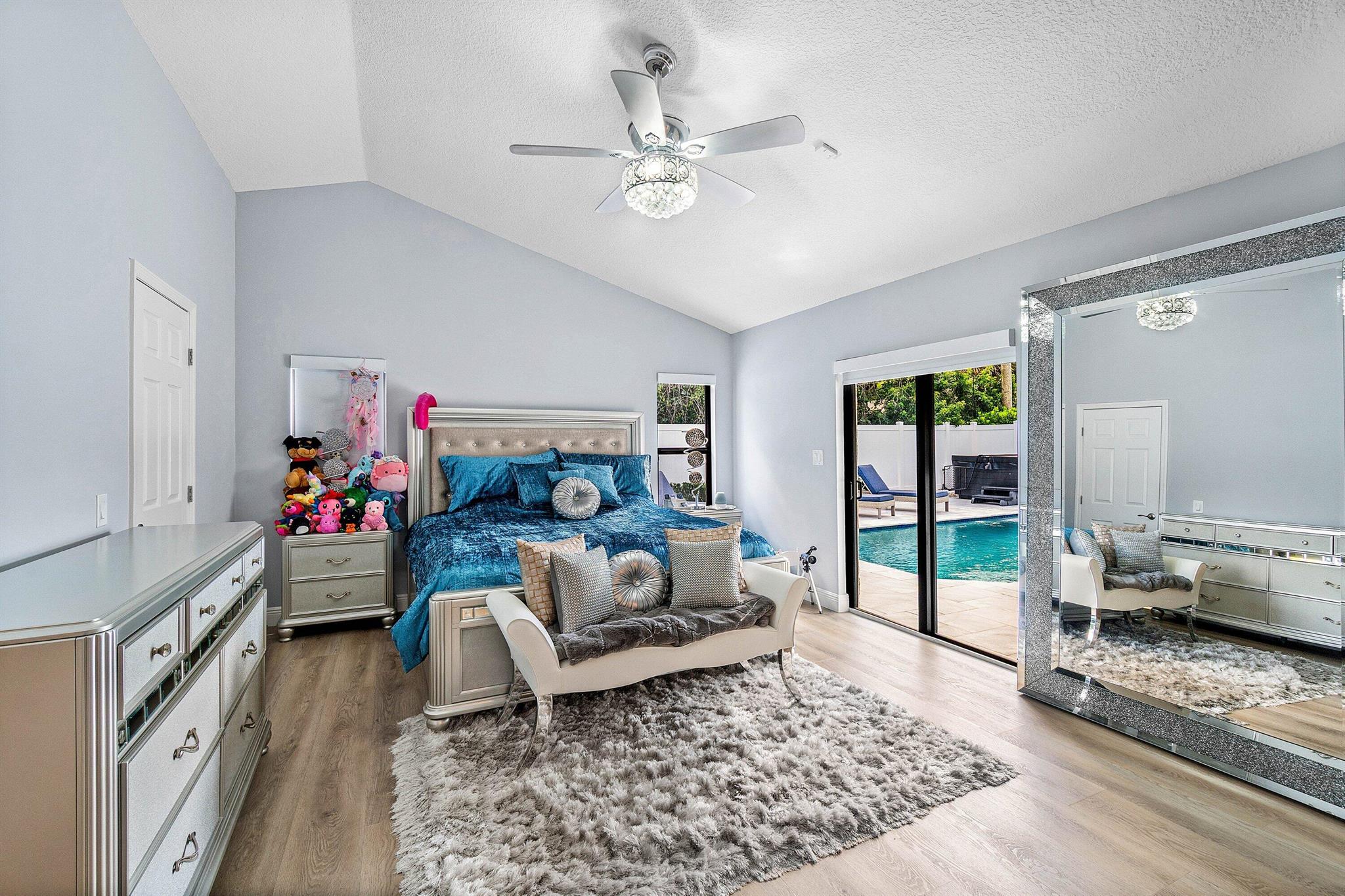BOCA RATON SQUARE - Residential