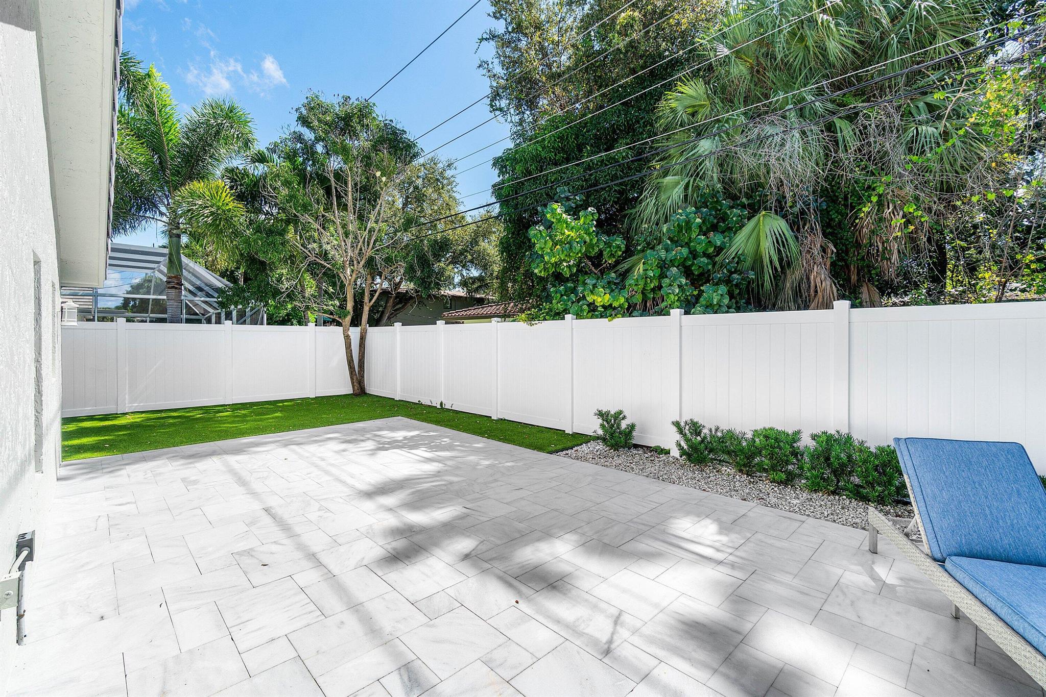 BOCA RATON SQUARE - Residential