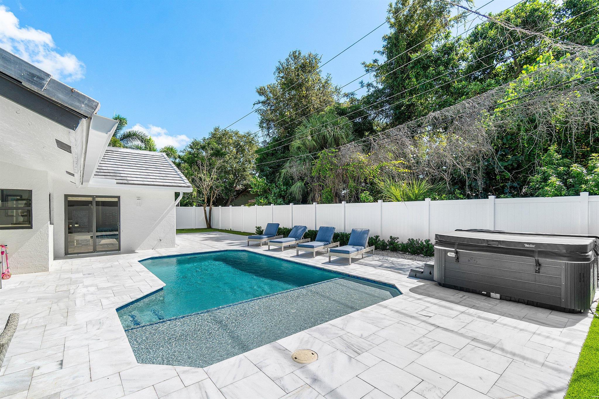 BOCA RATON SQUARE - Residential