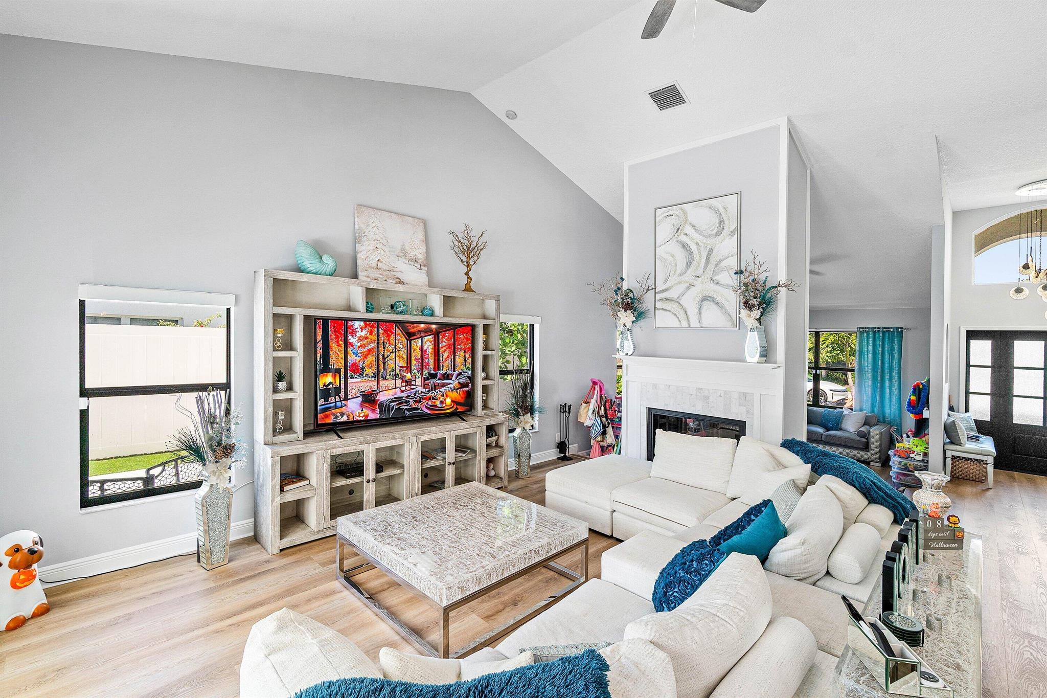 BOCA RATON SQUARE - Residential