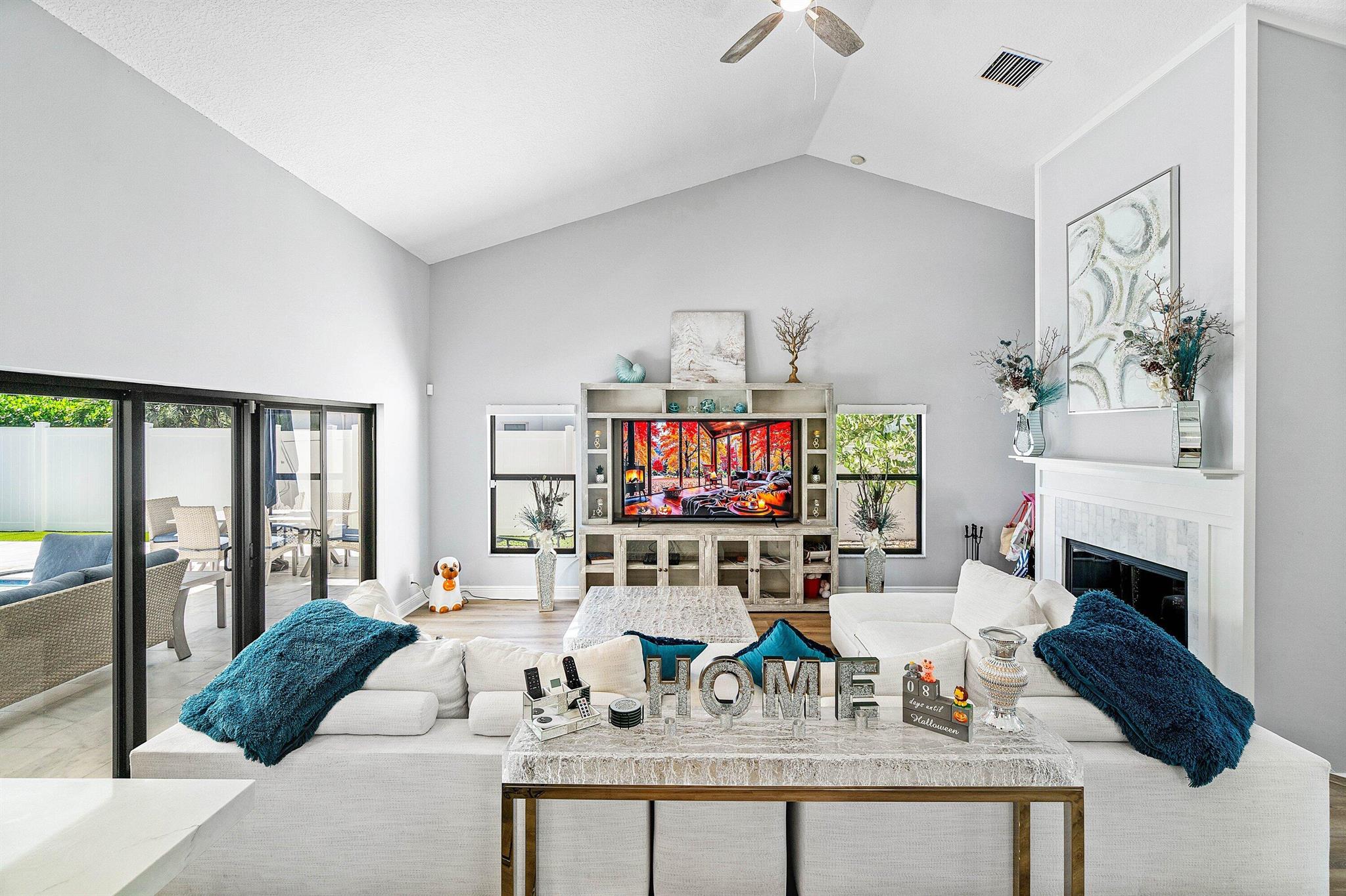 BOCA RATON SQUARE - Residential