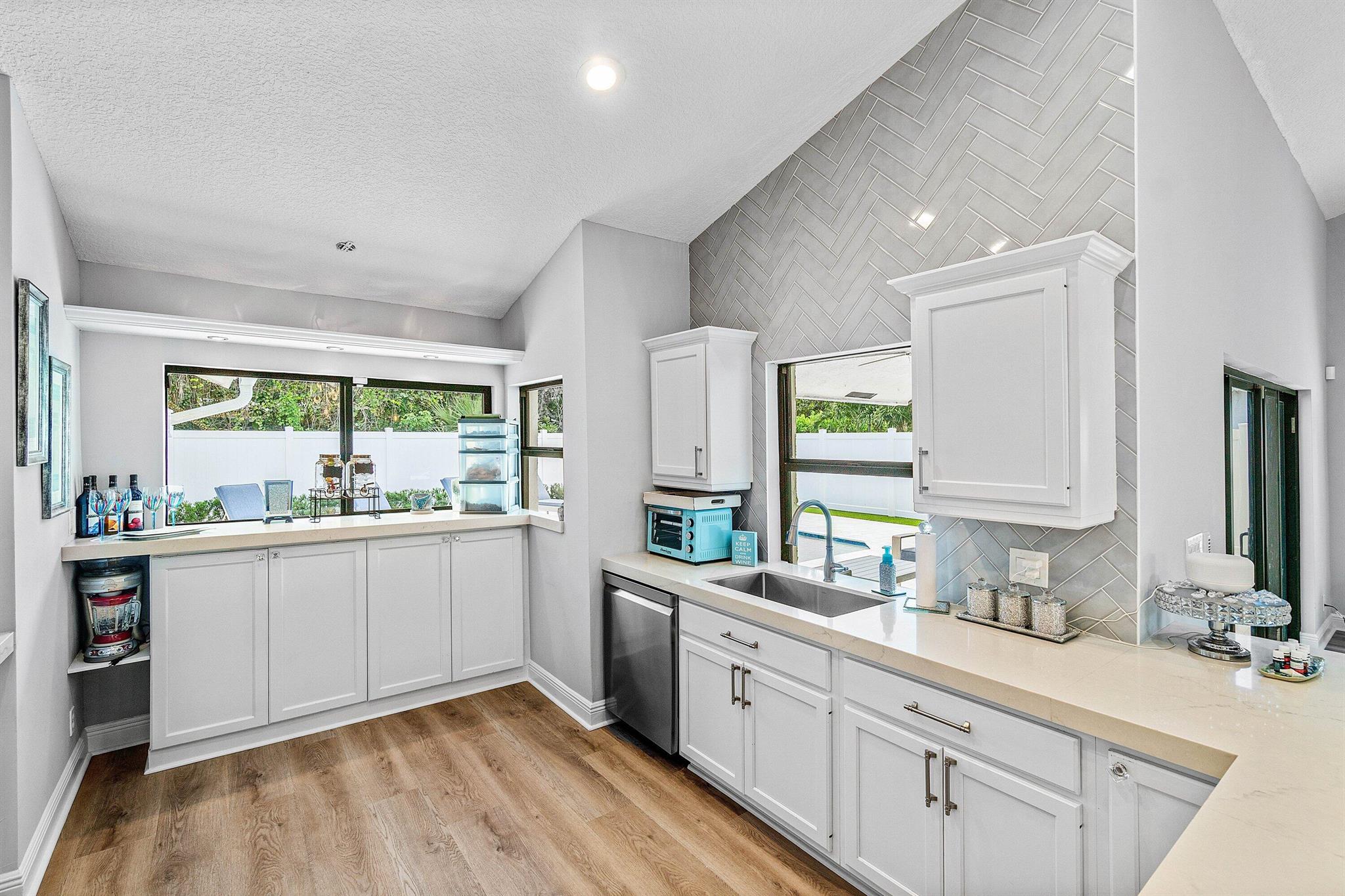 BOCA RATON SQUARE - Residential