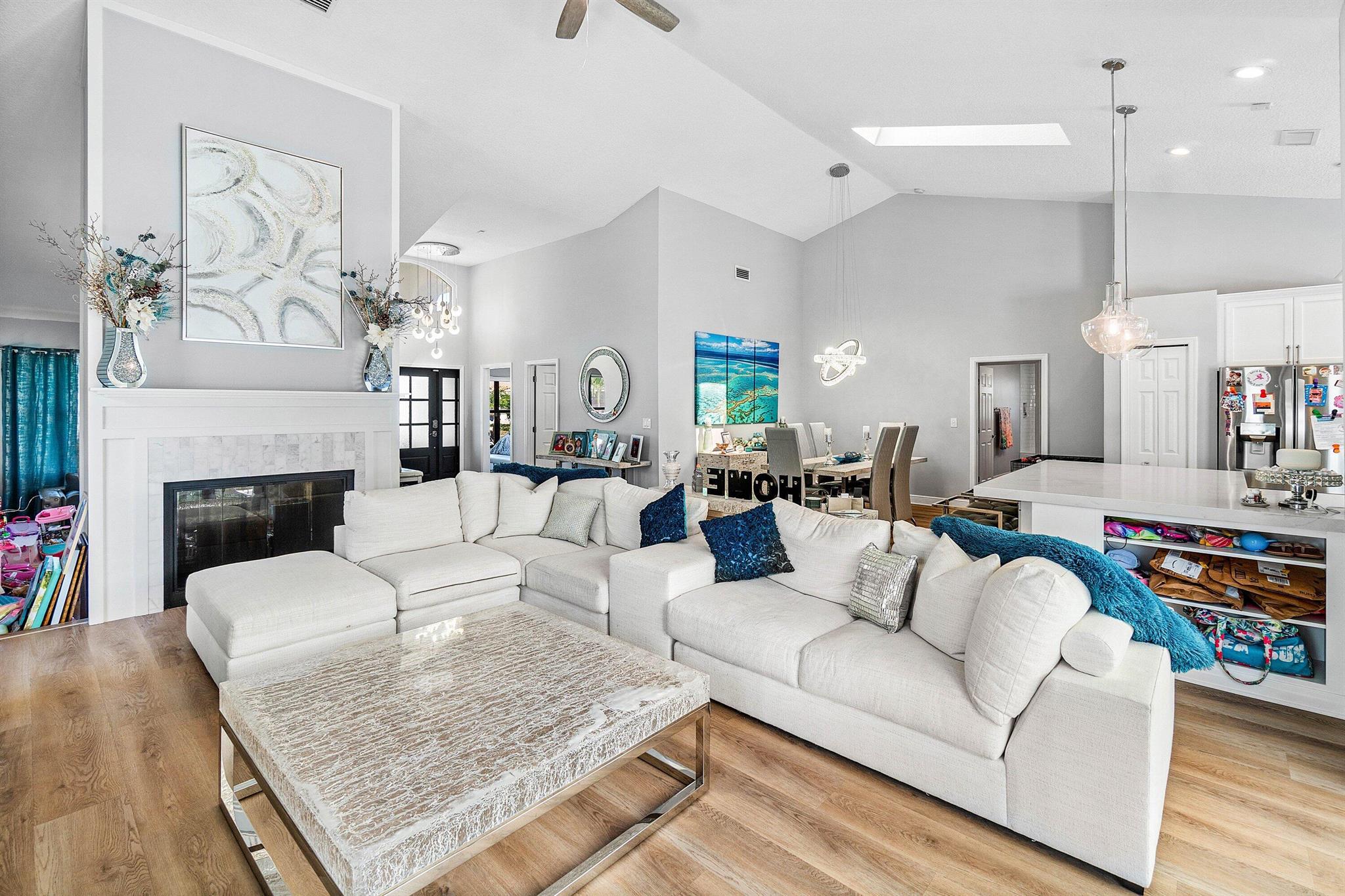 BOCA RATON SQUARE - Residential