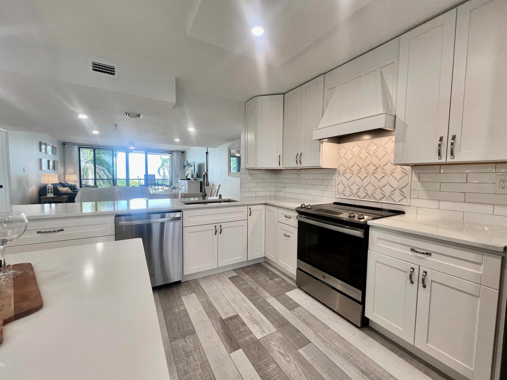 AVALON BEACH CLUB, A COND - Residential