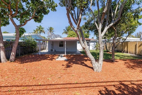 Tiny photo for 140 NW 46th Street, Oakland Park, FL 33309 (MLS # F10539786)