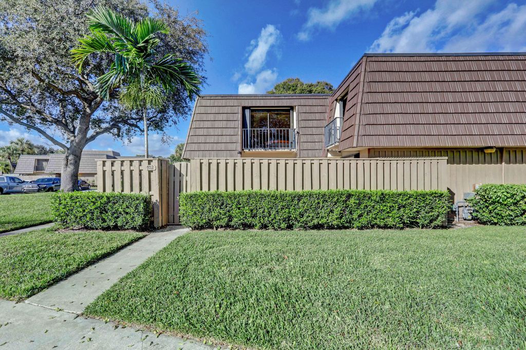 Photo of 702 7th Court, Palm Beach Gardens, FL 33410 (MLS # R10768835)