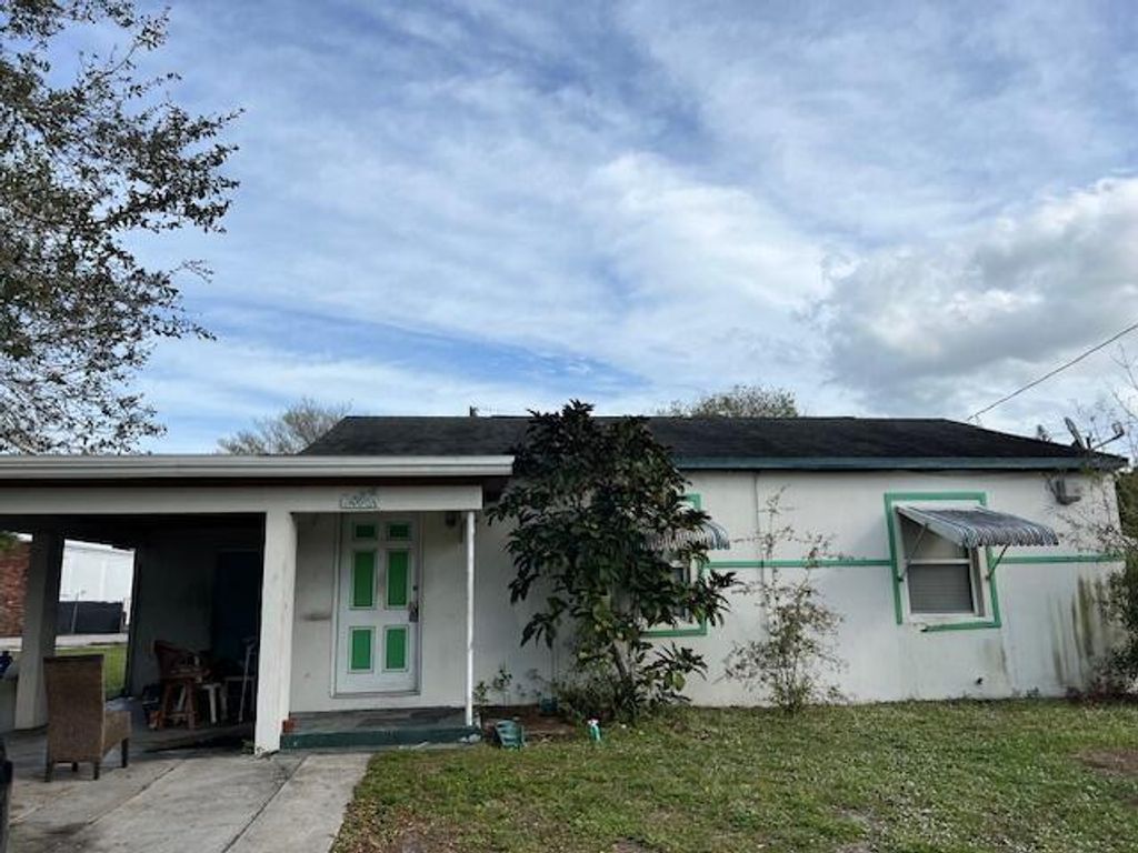 Photo of 106 S 20th Street, Fort Pierce, FL 34950 (MLS # R10962208)