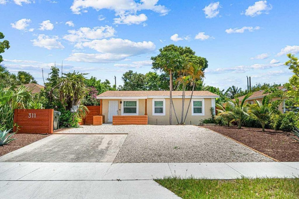 Photo of 311 SW 7th Avenue, Delray Beach, FL 33444 (MLS # R11066676)