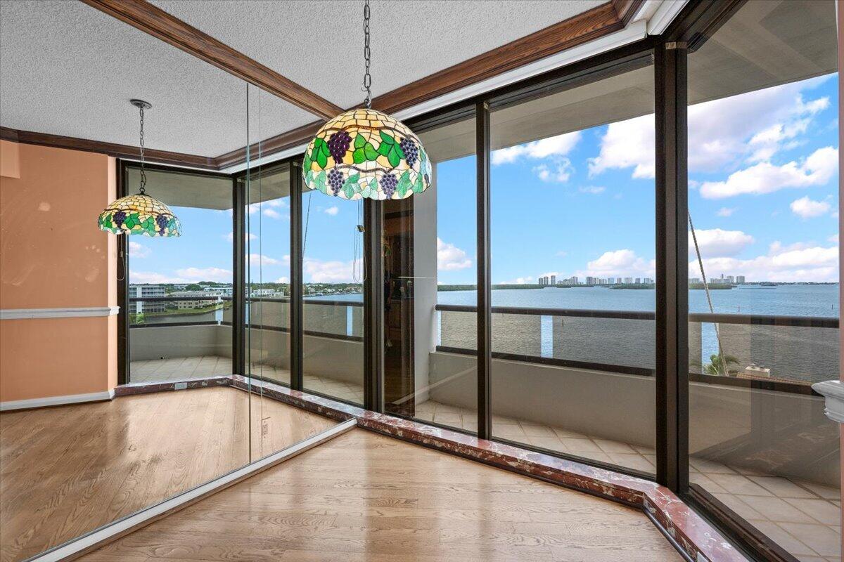 100 Lakeshore Drive 558