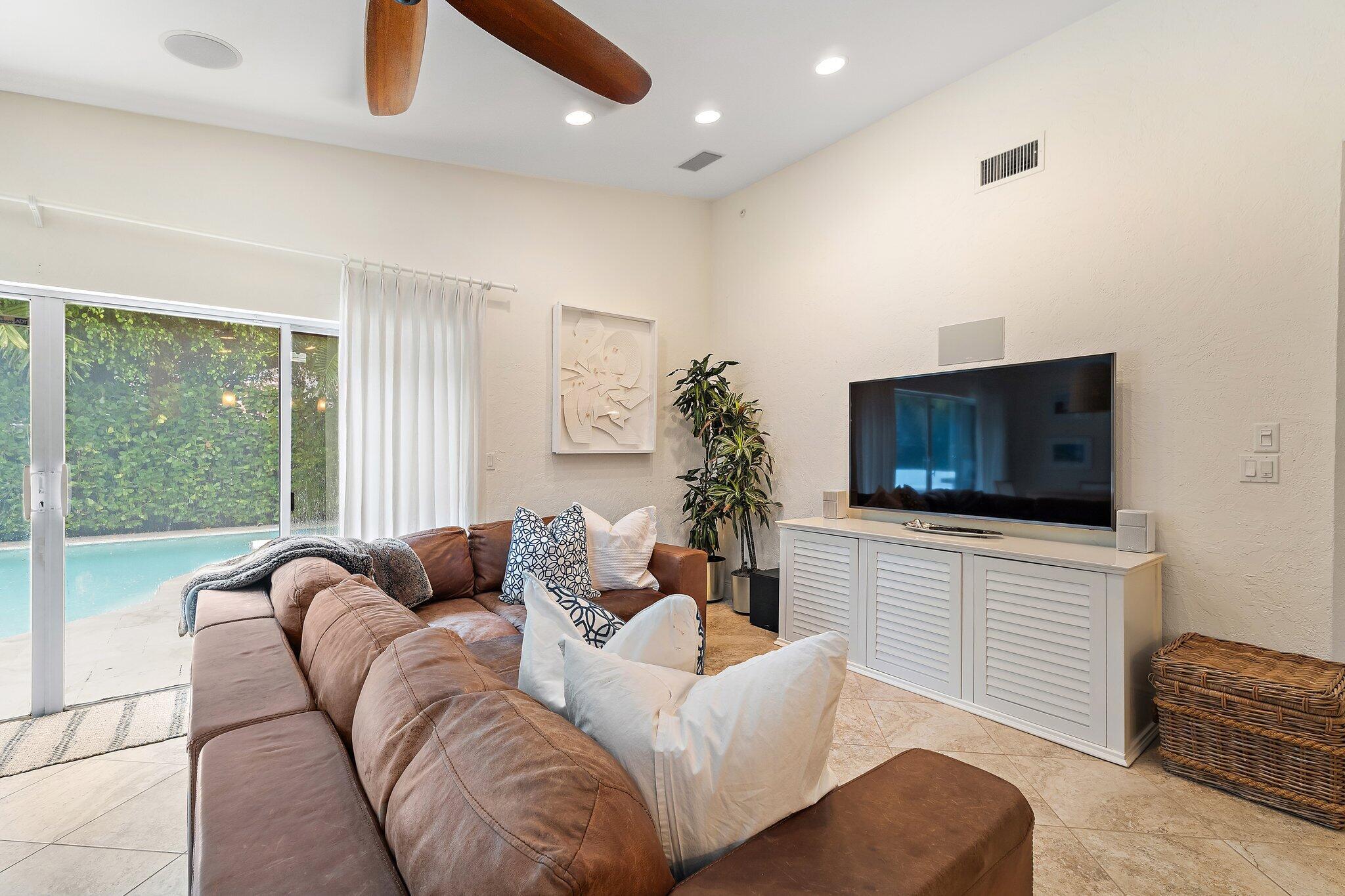 CRYSTAL POINTE 3 - Residential