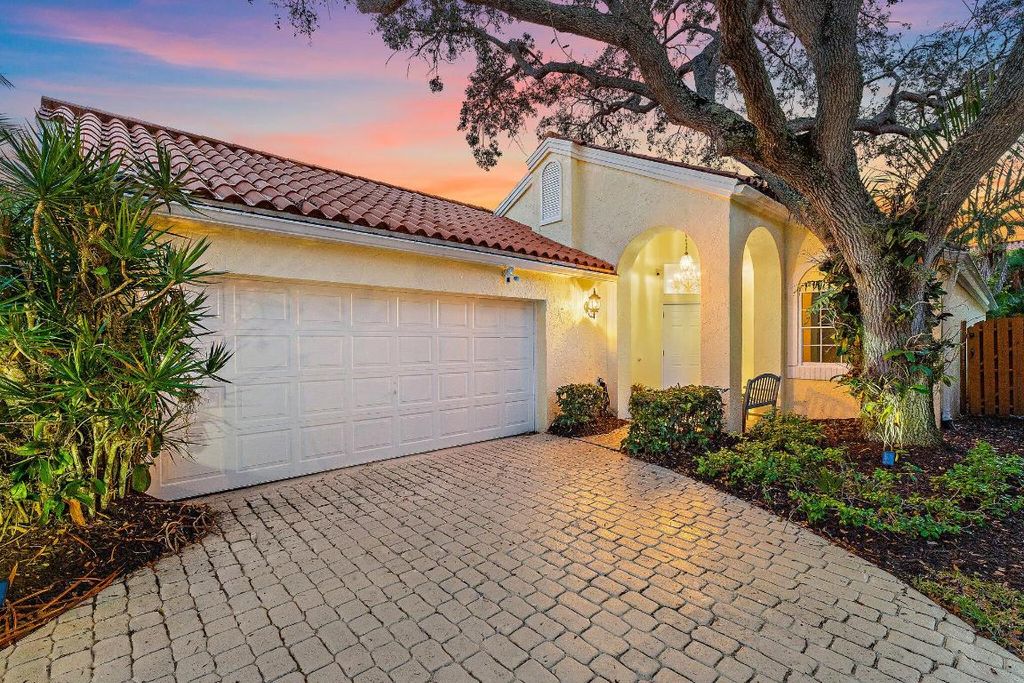 Photo of 2614 La Lique Circle, Palm Beach Gardens, FL 33410 (MLS # R11145255)