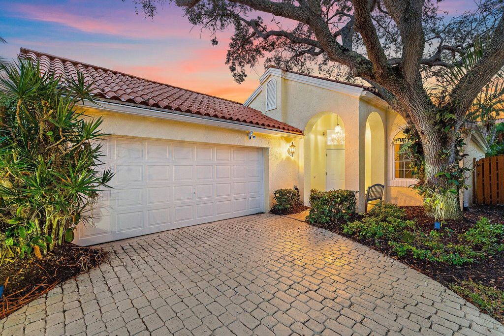 Photo of 2614 La Lique Circle, Palm Beach Gardens, FL 33410 (MLS # R11145255)