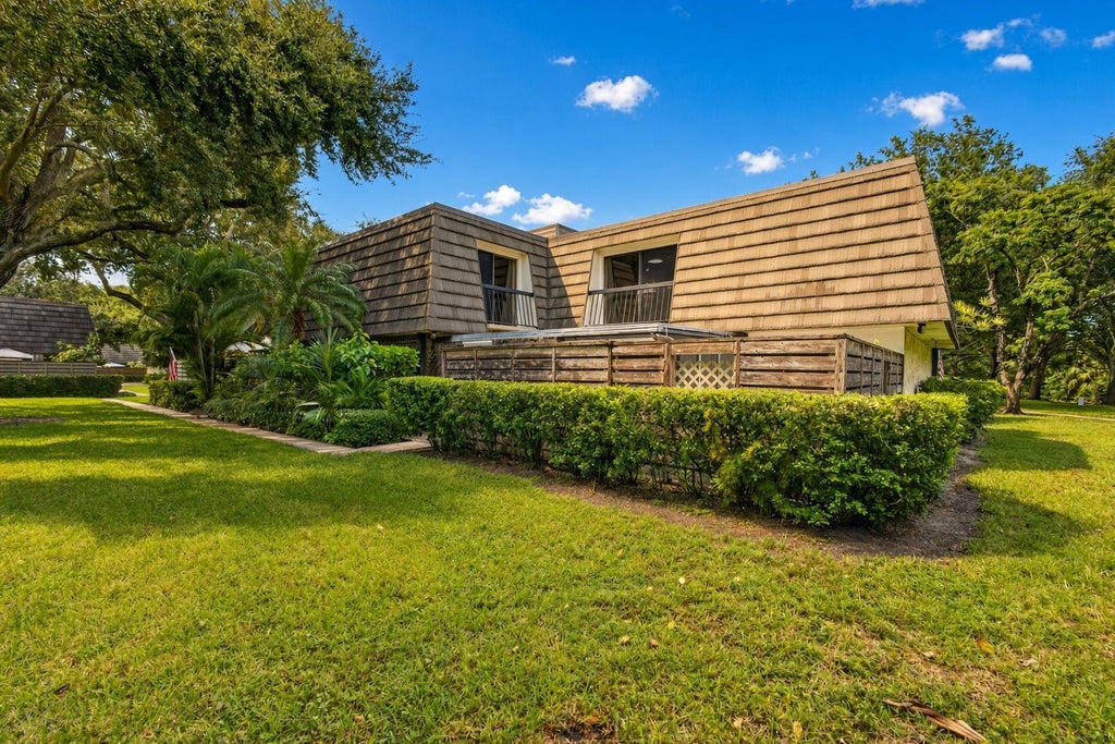 Photo of 506 5TH Terrace, Palm Beach Gardens, FL 33418 (MLS # B26082981)
