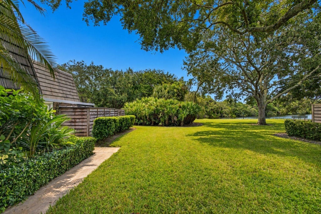 Photo of 506 5TH Terrace, Palm Beach Gardens, FL 33418 (MLS # B26082981)