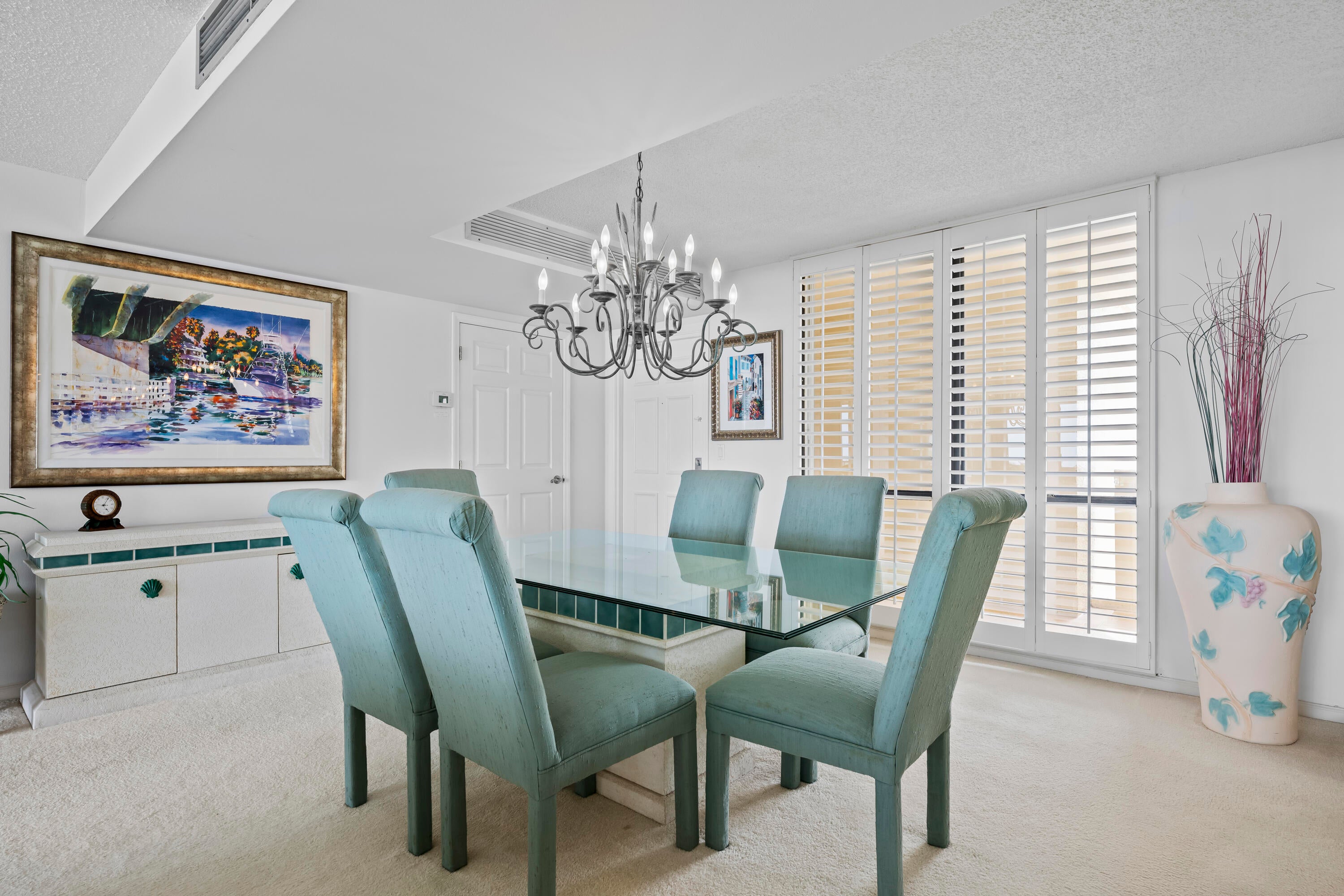 View photos, virtual tours, details... 134 LAKESHORE Drive 814