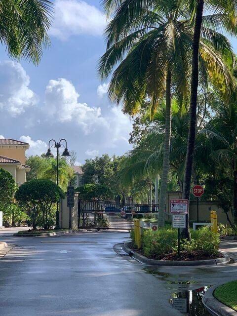 GRAND VIEW AT CRESTWOOD C - Residential Lease