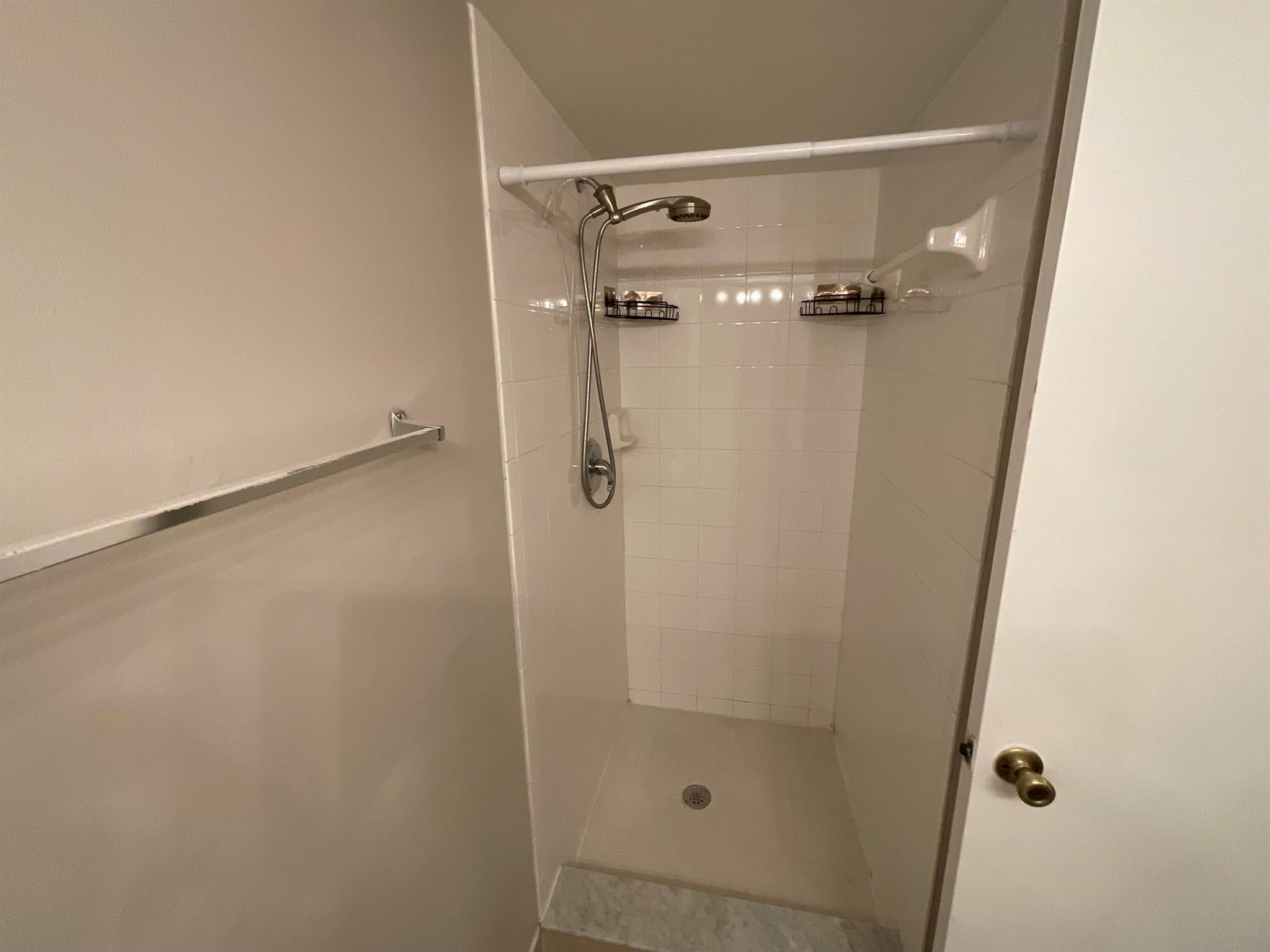 GRAND VIEW AT CRESTWOOD C - Residential Lease