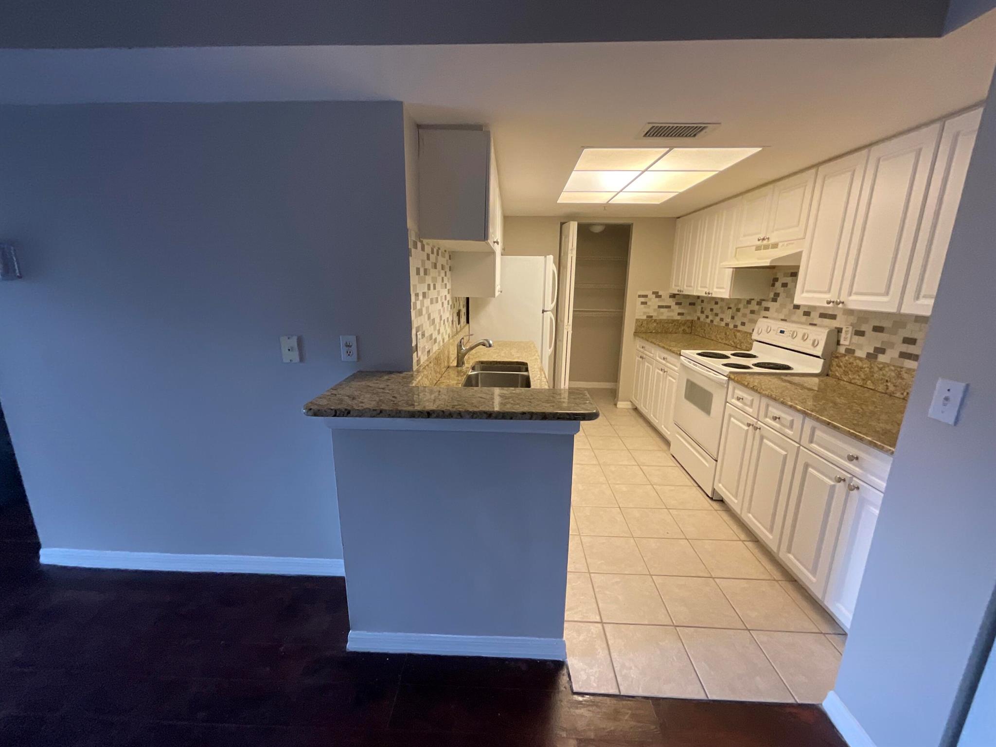 GRAND VIEW AT CRESTWOOD C - Residential Lease