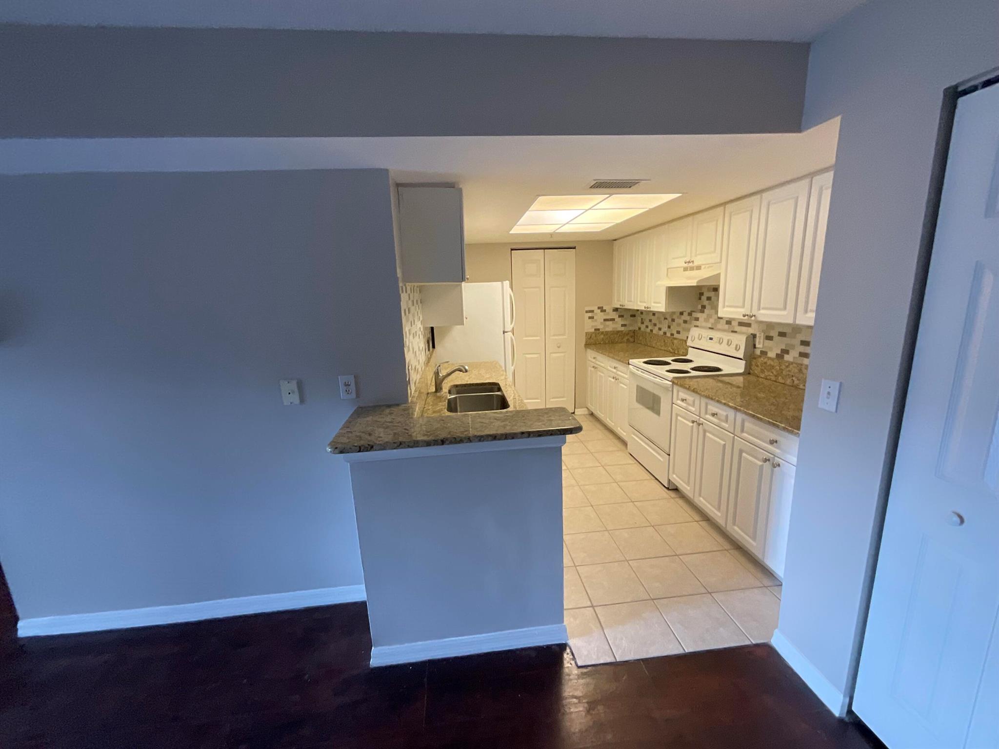 GRAND VIEW AT CRESTWOOD C - Residential Lease