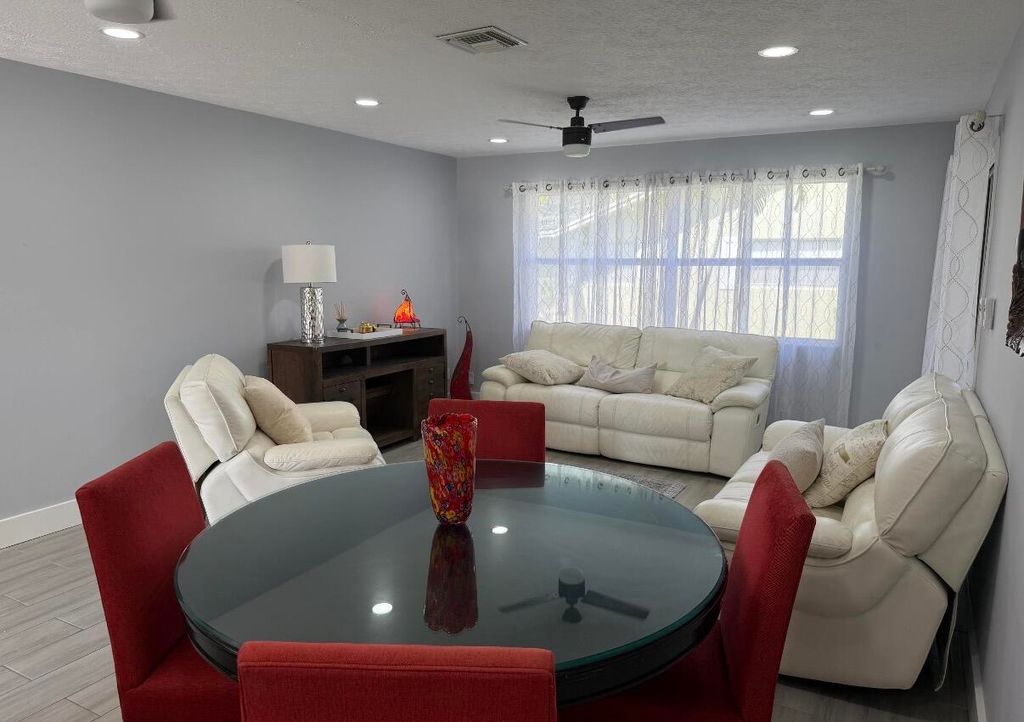 Photo of 1392 Riverside Circle, Wellington, FL 33414 (MLS # B26027080)