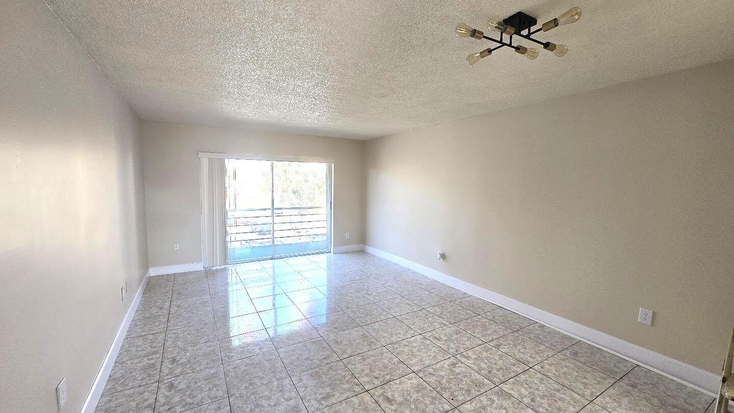 BROOKFIELD SQUARE CONDO - Residential Lease