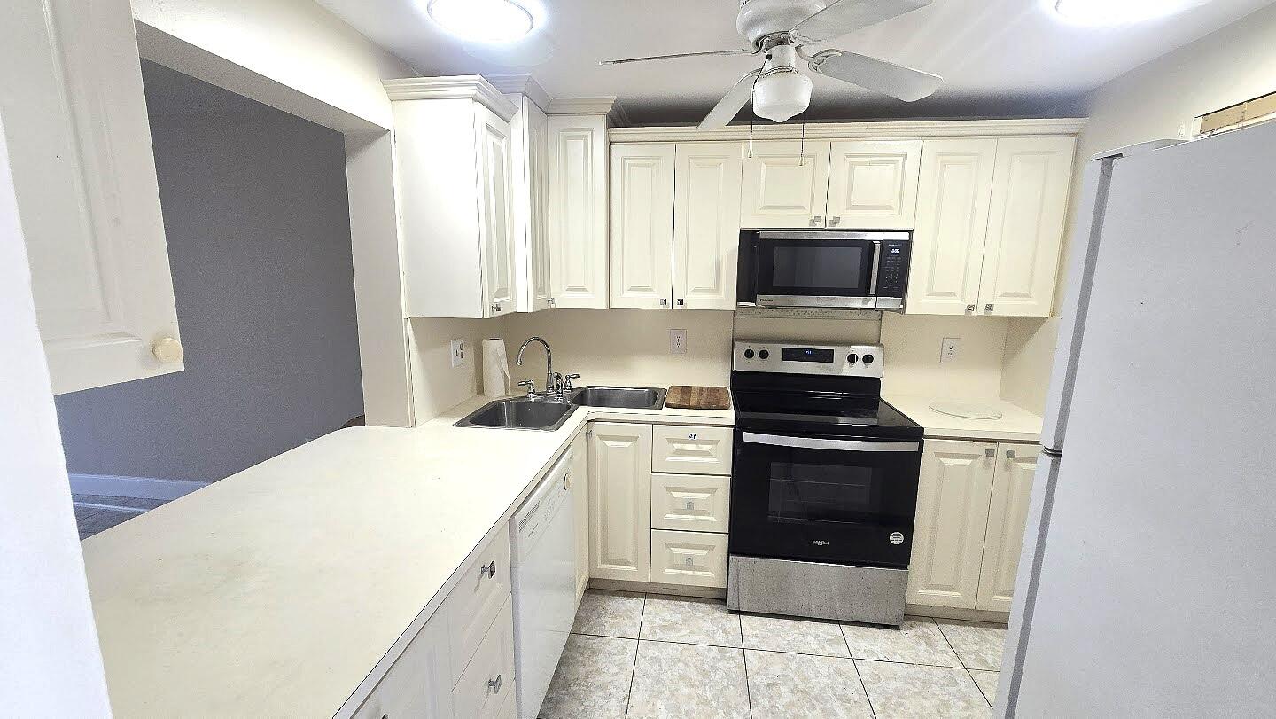 BROOKFIELD SQUARE CONDO - Residential Lease