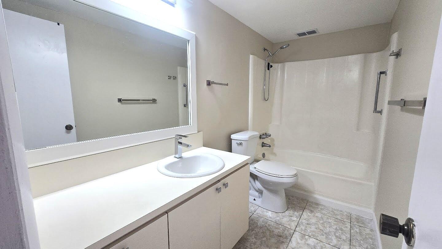 BROOKFIELD SQUARE CONDO - Residential Lease