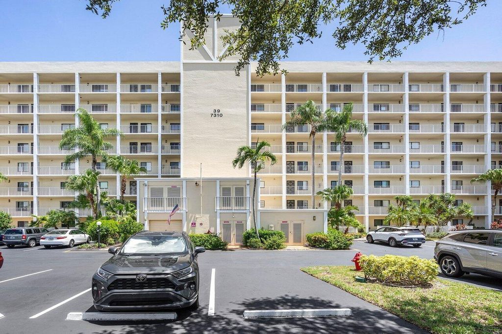 Photo of 7310 Ashford Place, Delray Beach, FL 33446 (MLS # B26015006)