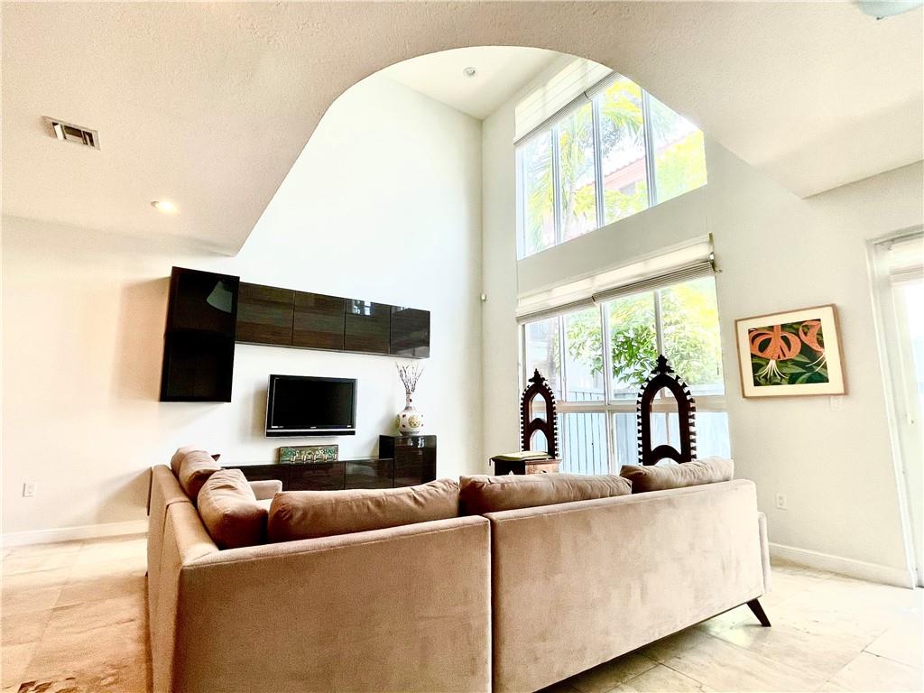 VICTORIA PARK 4 BED - Residential