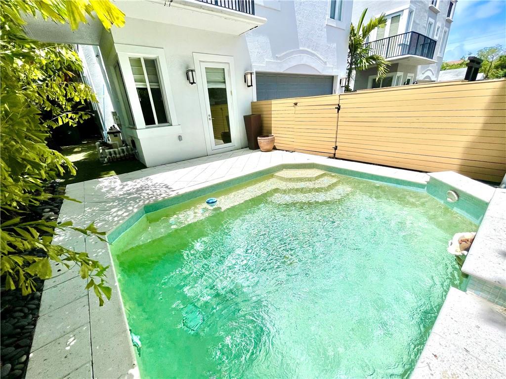 VICTORIA PARK 4 BED - Residential