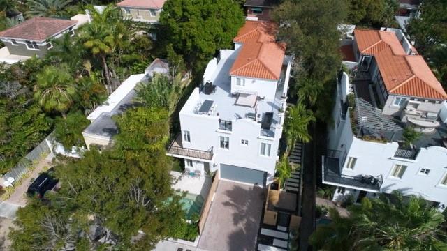 VICTORIA PARK 4 BED - Residential