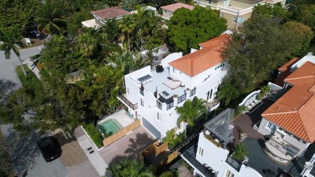 VICTORIA PARK 4 BED - Residential