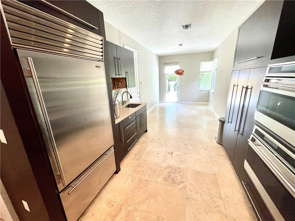 VICTORIA PARK 4 BED - Residential