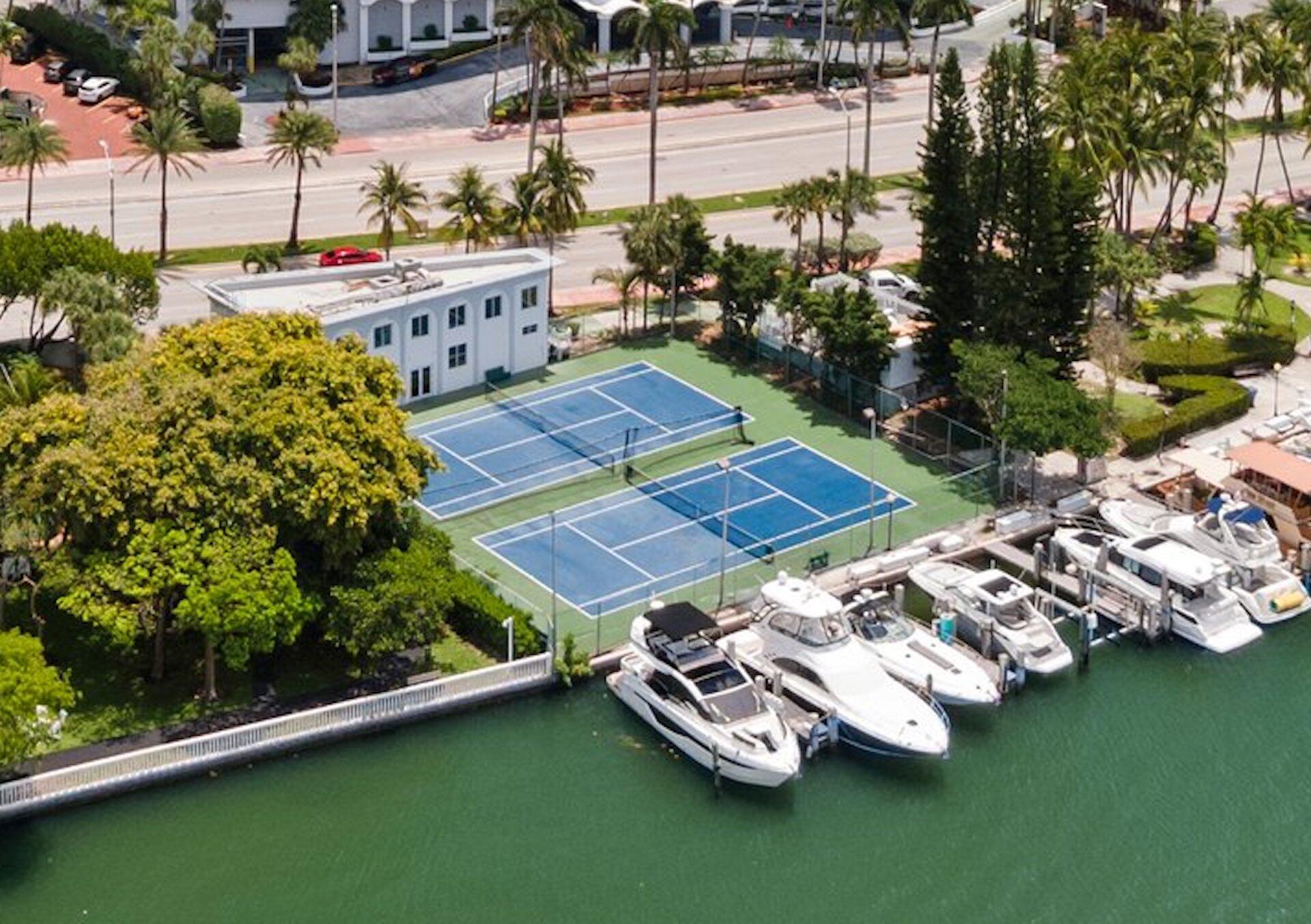 5401 Collins Avenue 622