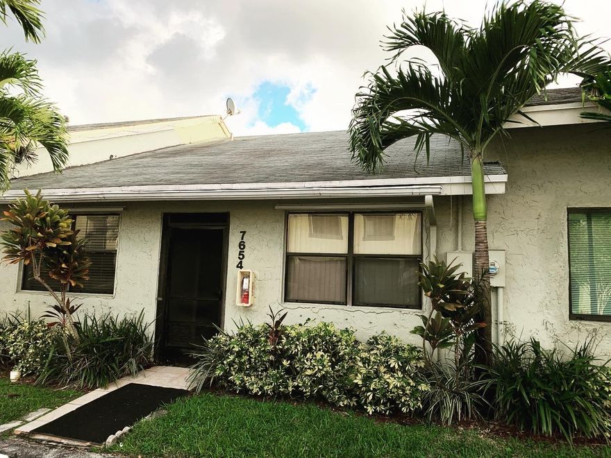 Don't miss out on this great opportunity to live in this Villa with as low as 3.5% down. This 3 bedroom 2 bath villa is a great starter home. It has high vaulted ceilings with ample space. Great lake view and covered patio. It has low HOA and close to 91 and the Sawgrass Expressway. Great School district.