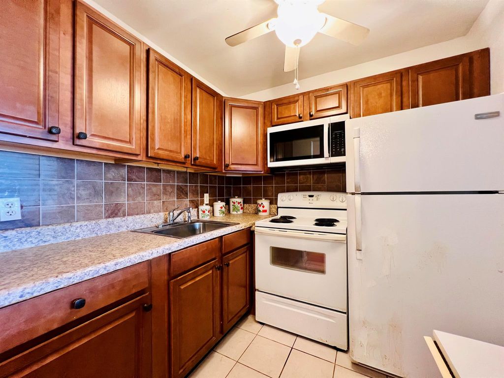 Photo of 146 Sussex H, West Palm Beach, FL 33417 (MLS # R11133552)