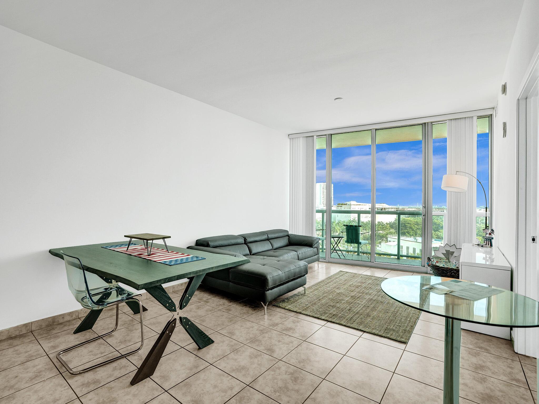 888 Biscayne Boulevard 811