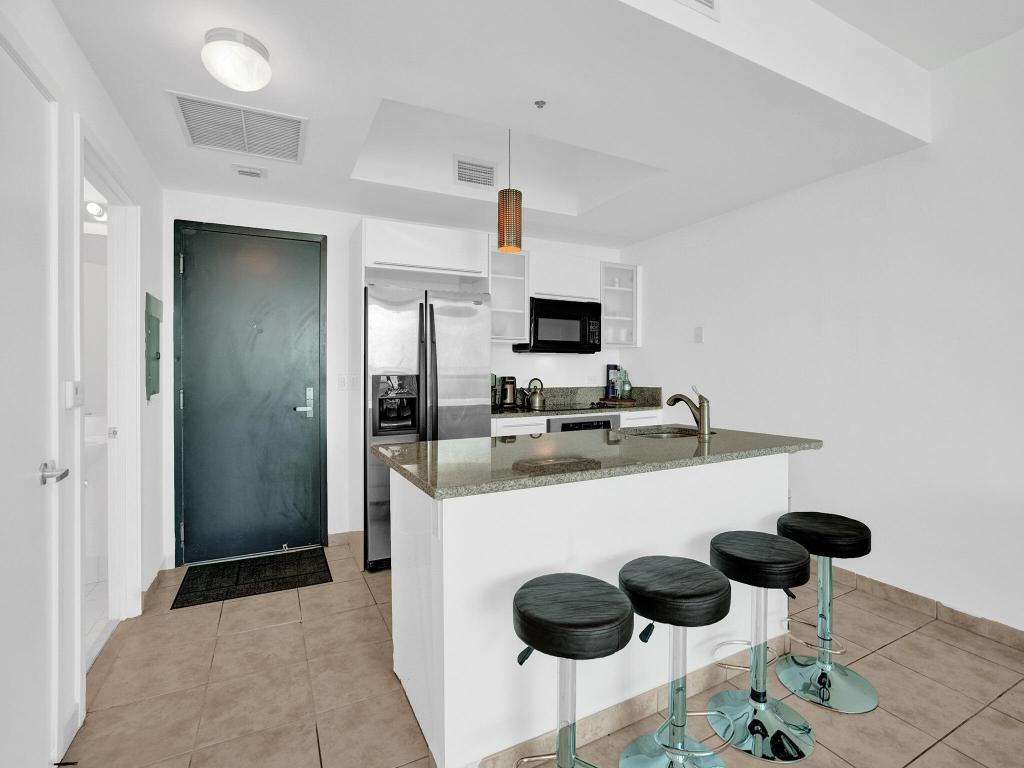 888 Biscayne Boulevard 811