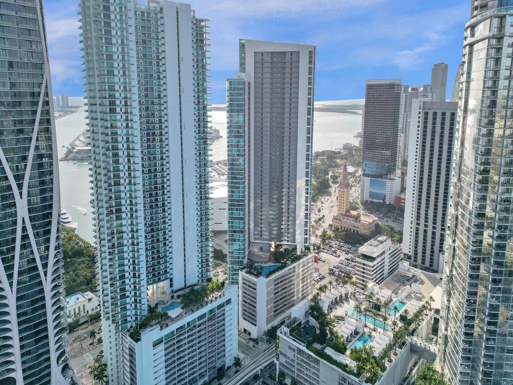 888 Biscayne Boulevard 811