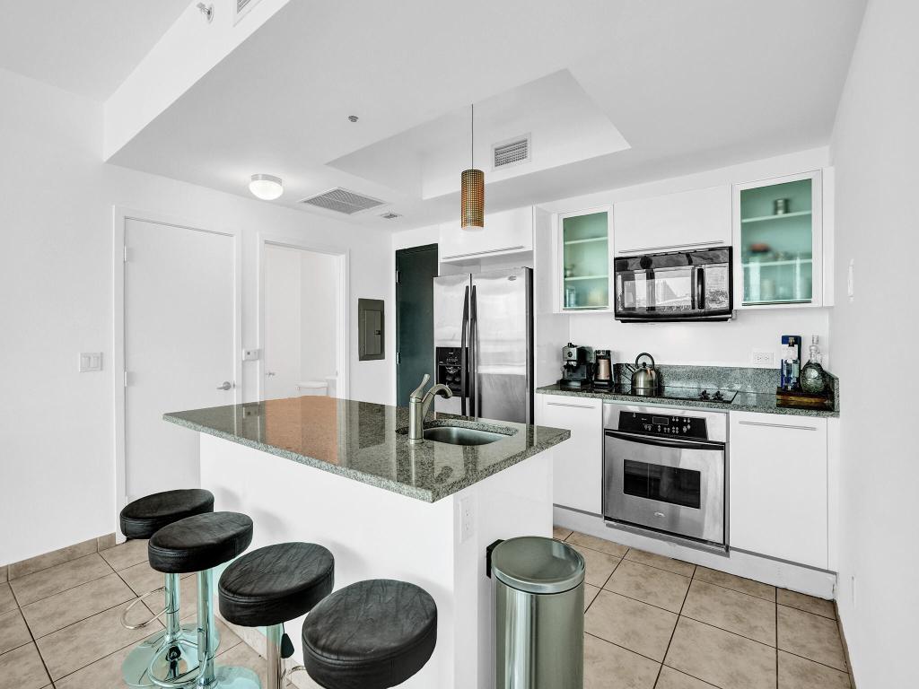 888 Biscayne Boulevard 811