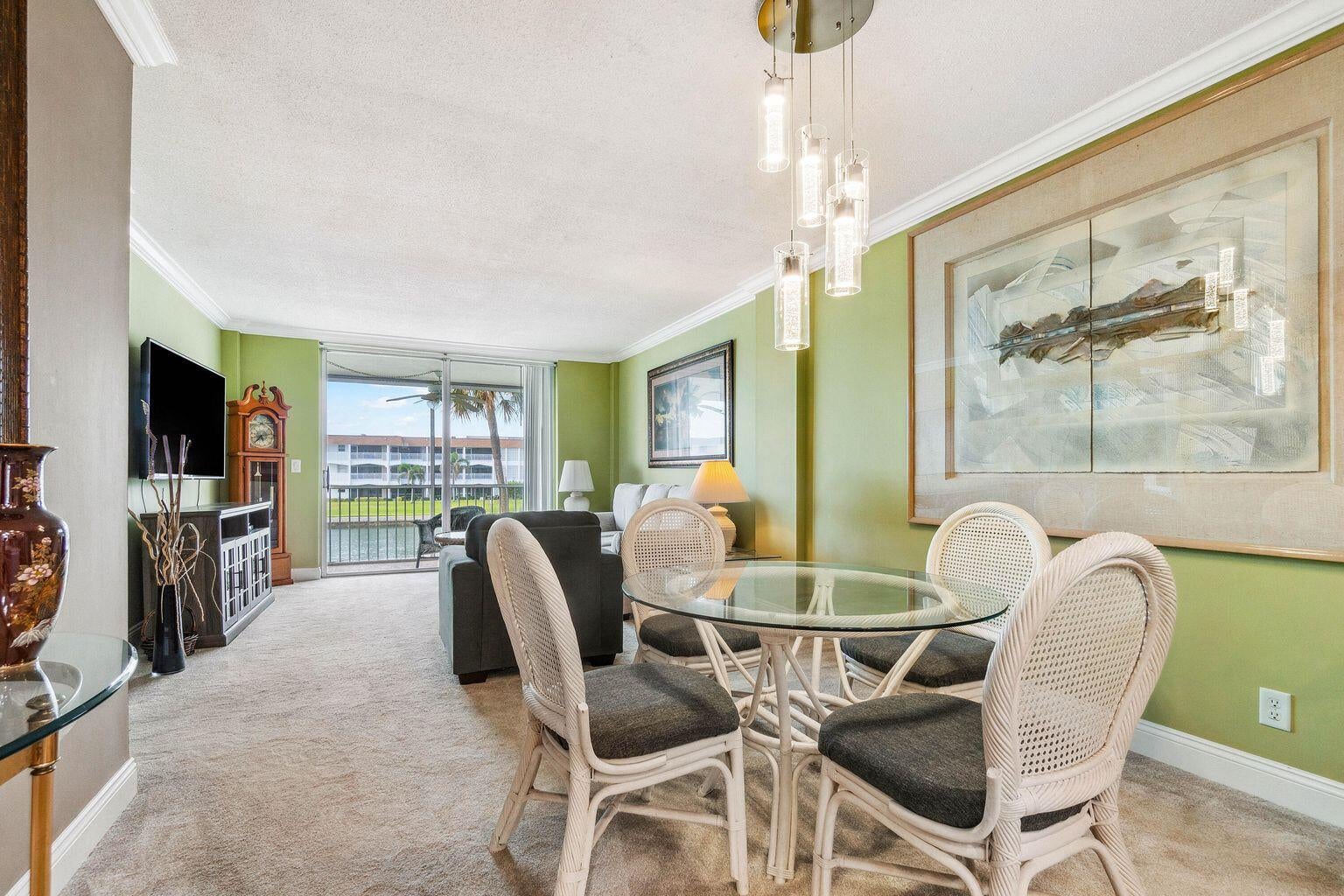 100 PARADISE HARBOUR Boulevard 208