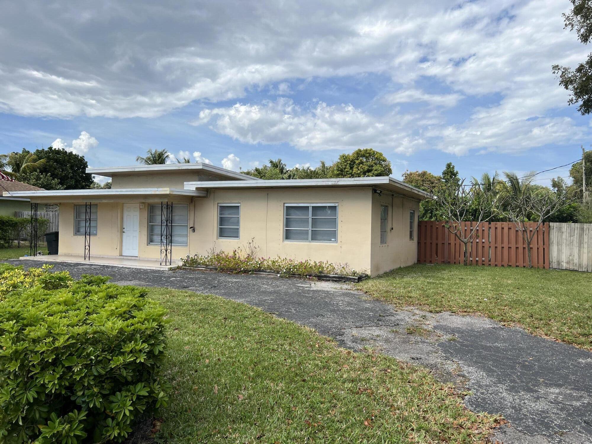 NICE PROPERTY EXCELLENT LOCATION