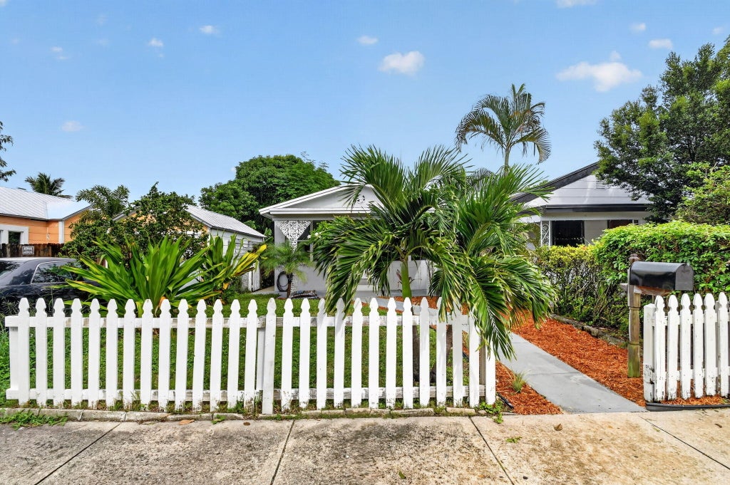 Photo of 504 N E Street, Lake Worth Beach, FL 33460 (MLS # B26075368)