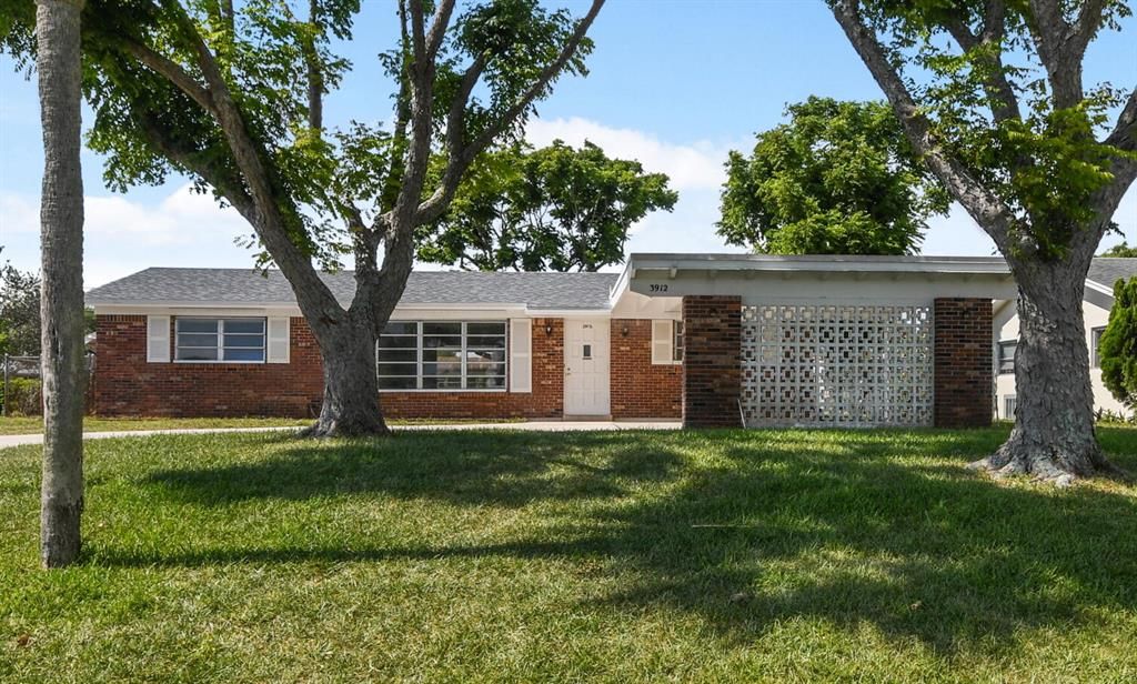 Photo of 3912 Carnation Circle N, Palm Beach Gardens, FL 33410 (MLS # R10719755)