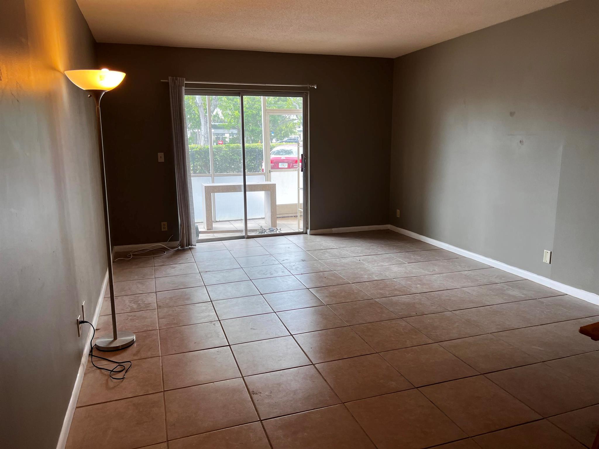 BARCELONA GARDENS CONDO BLDG 400 - Residential